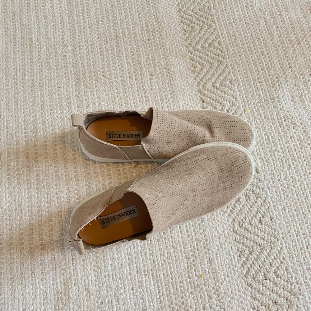 Steve Madden slip ons